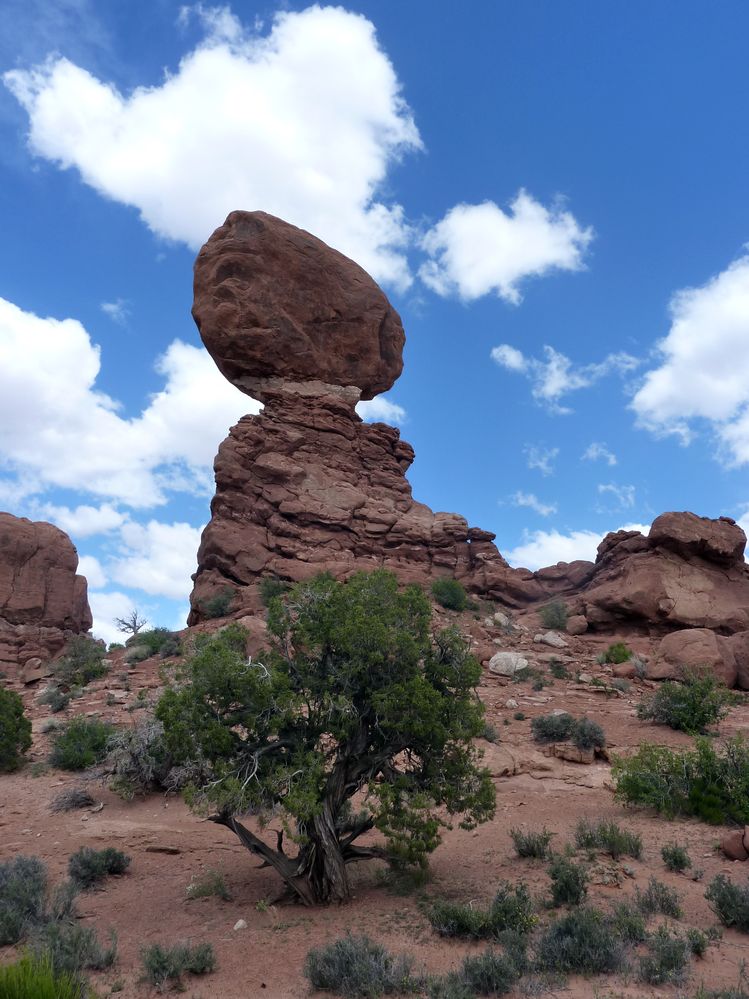 Arches NP Balanced Rock (4).JPG